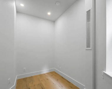 255 West 15th Street - Photo Thumbnail 8