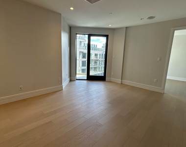 960 Franklin ave #713 - Photo Thumbnail 2