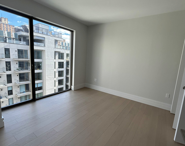 960 Franklin ave #713 - Photo Thumbnail 3