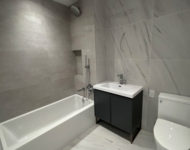 960 Franklin ave #713 - Photo Thumbnail 5