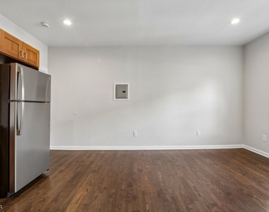 166 Maplewood Ave - Photo Thumbnail 3