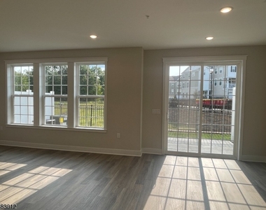 119 Myrtle Rd - Photo Thumbnail 7