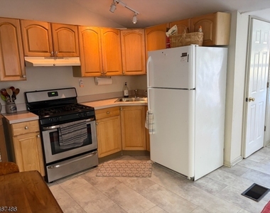 65 Coryell St - Photo Thumbnail 6