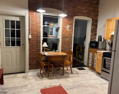 65 Coryell St - Photo Thumbnail 4