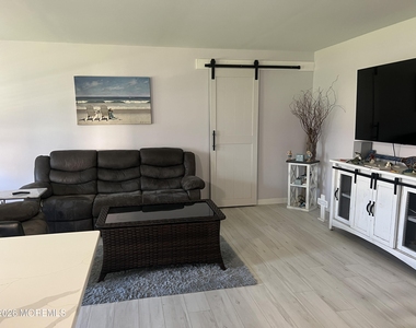 151 Wharfside Dr Drive - Photo Thumbnail 16