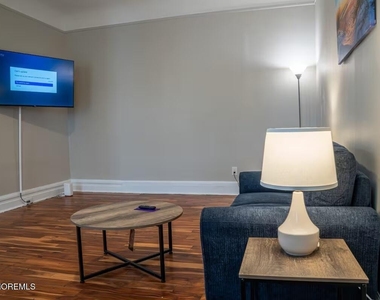 287 Westwood Avenue - Photo Thumbnail 4