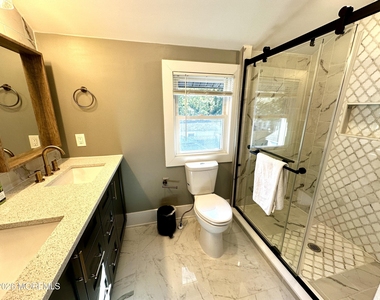 1308 Bridge Street - Photo Thumbnail 10