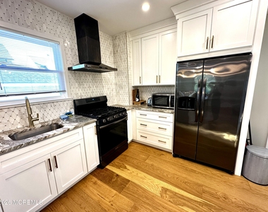 1308 Bridge Street - Photo Thumbnail 7