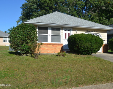 2104 Mount Hope Lane - Photo Thumbnail 2