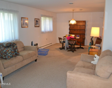 2104 Mount Hope Lane - Photo Thumbnail 4