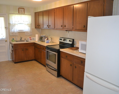 2104 Mount Hope Lane - Photo Thumbnail 6