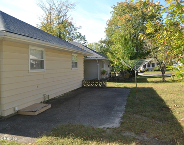 2104 Mount Hope Lane - Photo Thumbnail 17
