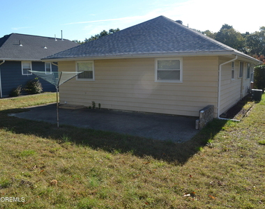 2104 Mount Hope Lane - Photo Thumbnail 16