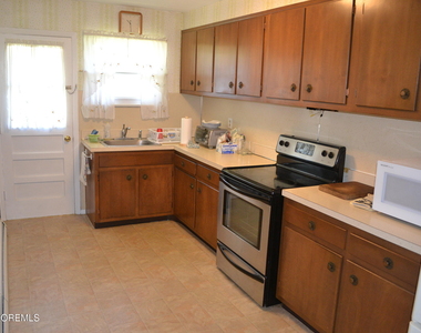 2104 Mount Hope Lane - Photo Thumbnail 7