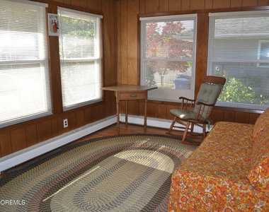2104 Mount Hope Lane - Photo Thumbnail 9