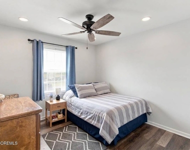 1072 W Bay Avenue - Photo Thumbnail 22