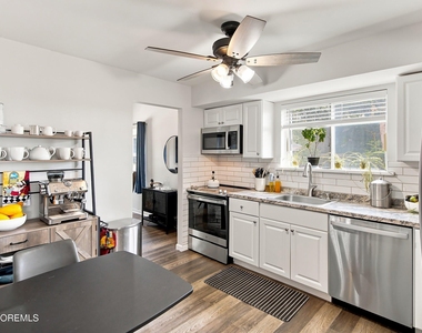 1072 W Bay Avenue - Photo Thumbnail 16