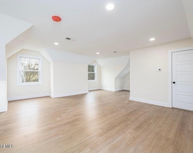 431 Cooper Road - Photo Thumbnail 8