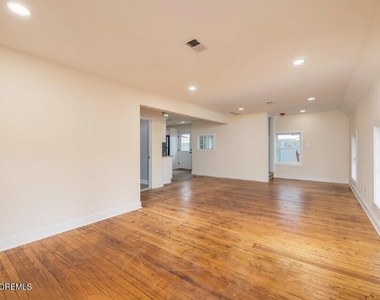 431 Cooper Road - Photo Thumbnail 5