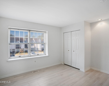 121 Westchester Drive - Photo Thumbnail 18
