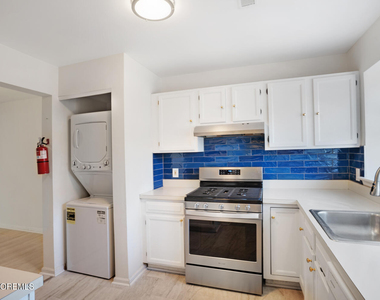 121 Westchester Drive - Photo Thumbnail 3