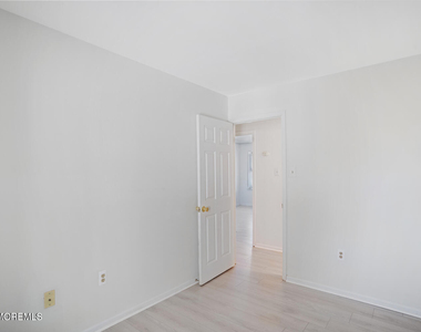 121 Westchester Drive - Photo Thumbnail 14