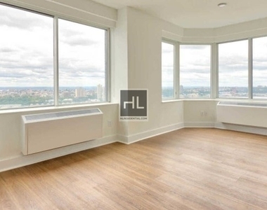 Riverside Boulevard - Photo Thumbnail 1