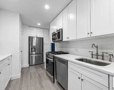 West 86th Street - Photo Thumbnail 2