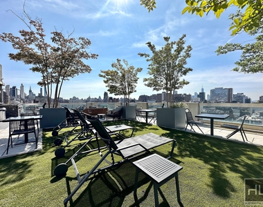 West 23rd Street - Photo Thumbnail 6