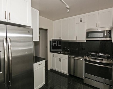 East 56th Street - Photo Thumbnail 3