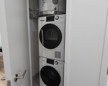 Rockwell Place - Photo Thumbnail 6