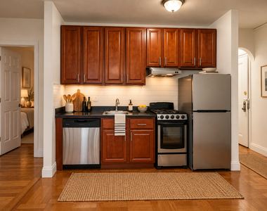 690 Ft Washington Avenue - Photo Thumbnail 3
