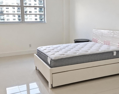 19380 Collins Avenue - Photo Thumbnail 14