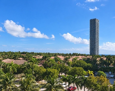 19380 Collins Avenue - Photo Thumbnail 2