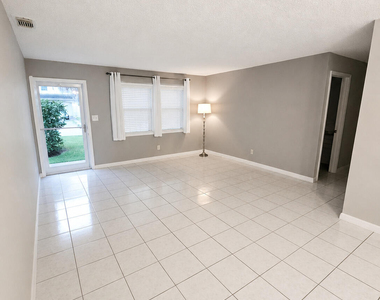 3033 Sw Collings Drive - Photo Thumbnail 2