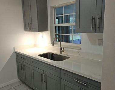 3033 Sw Collings Drive - Photo Thumbnail 7