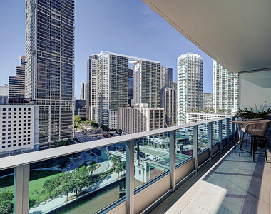 200 Biscayne Blvd Way - Photo Thumbnail 1