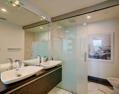 200 Biscayne Blvd Way - Photo Thumbnail 8