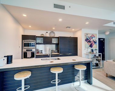 200 Biscayne Blvd Way - Photo Thumbnail 12