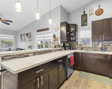 5318 Nw 93rd Avenue - Photo Thumbnail 8