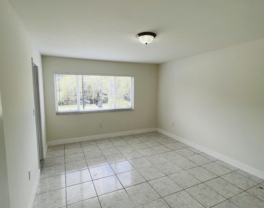 10710 Nw 7th Street - Photo Thumbnail 3