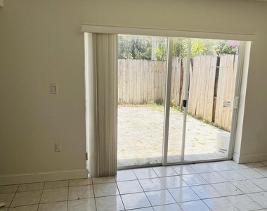10710 Nw 7th Street - Photo Thumbnail 1