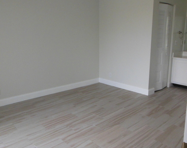 728 Executive Center Drive - Photo Thumbnail 3