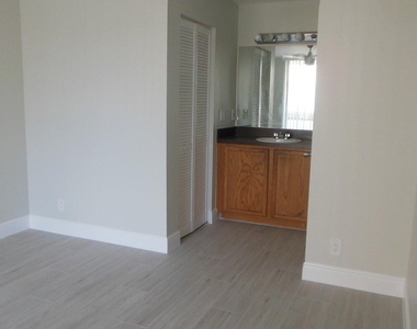 728 Executive Center Drive - Photo Thumbnail 6