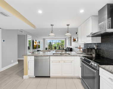 2901 S Palm Aire Drive - Photo Thumbnail 4