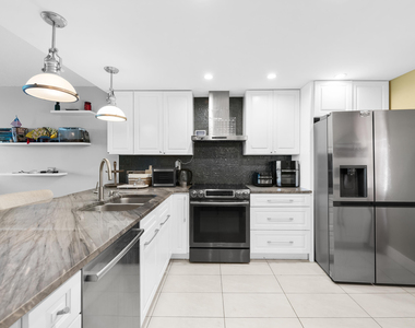 2901 S Palm Aire Drive - Photo Thumbnail 3