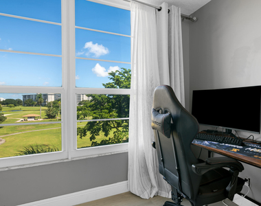 2901 S Palm Aire Drive - Photo Thumbnail 12
