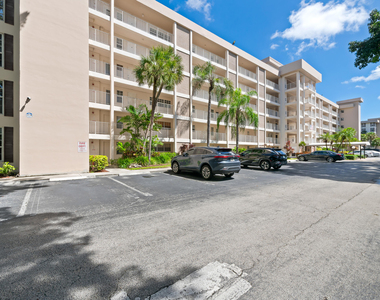 2901 S Palm Aire Drive - Photo Thumbnail 2