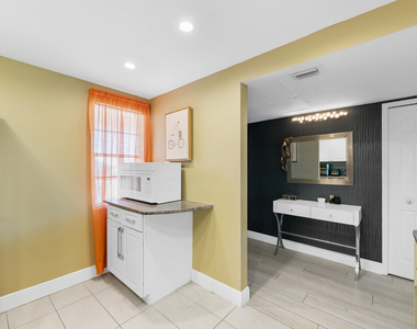 2901 S Palm Aire Drive - Photo Thumbnail 6