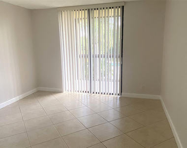 733 Se 1st Way - Photo Thumbnail 10